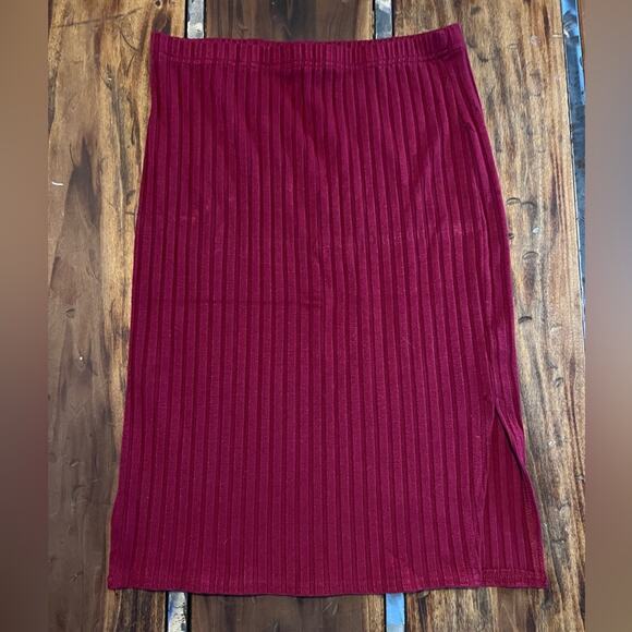 After Market Red Ribbed Midi Pencil Skirt with Slit Size Medium - Picture 1 of 5